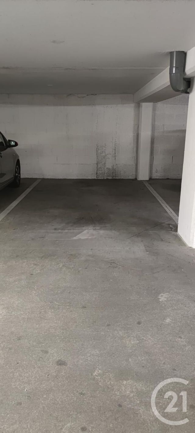 parking à louer - 10.0 m2 - LAVAL - 53 - PAYS-DE-LOIRE - Century 21 Dréano Immobilier