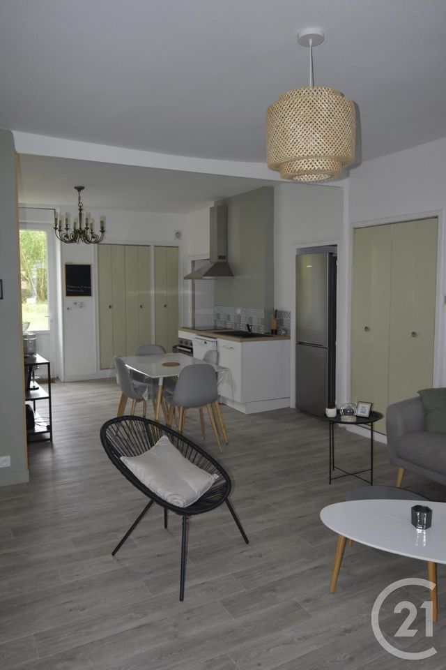 Appartement à louer - 5 pièces - 13.0 m2 - LAVAL - 53 - PAYS-DE-LOIRE - Century 21 Dréano Immobilier